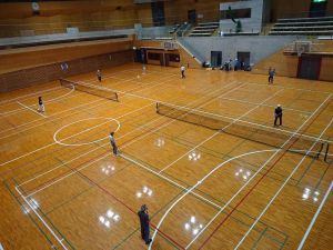 １３人参集。ほどほどにテニスを楽しむ・・。