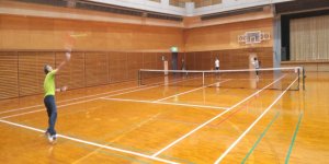 ６ゲーム先取、６-６タイブレークのダブルス戦だ。