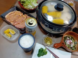 豚肉をレタスに巻いて、まいう～～♪