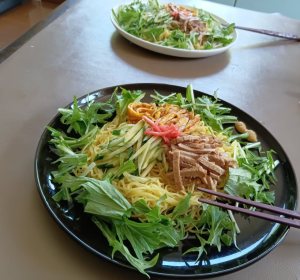 派手な飾り付け・・。